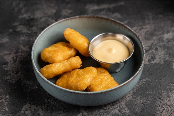 Нагетсы с сырным соусом