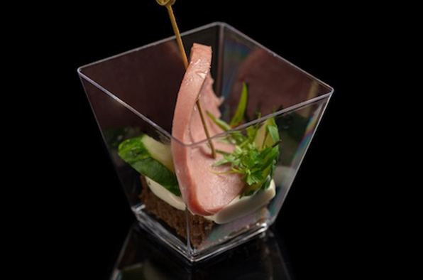 Канапе с  колбасой 8 шт