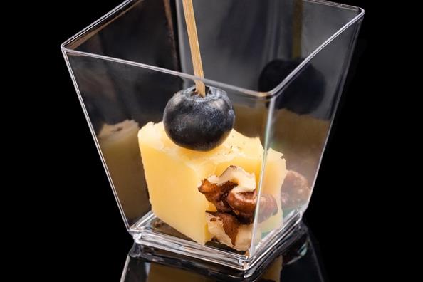 Канапе с сыром пармезан 8шт