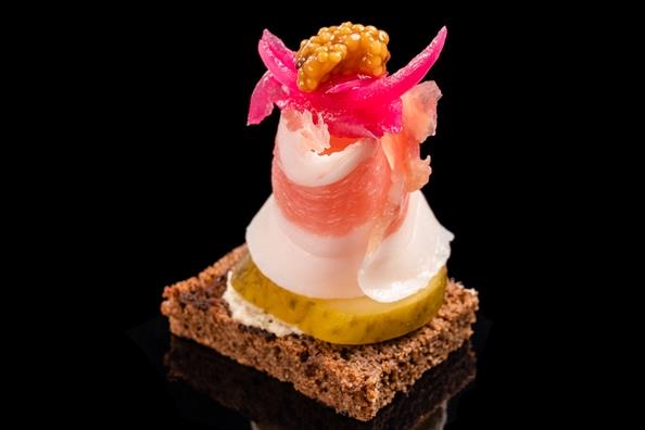 Канапе с салом 8шт