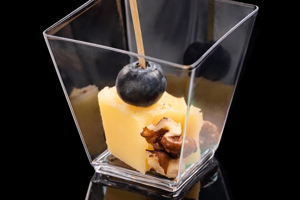 Канапе с сыром пармезан 16 шт